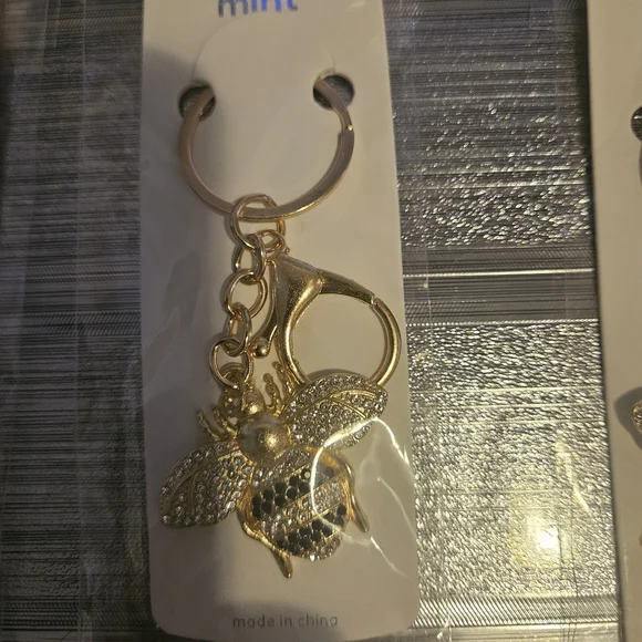 Bundle Of 6 Gold Bee Keychain Charm - Rhinestone Accent - Picture 5 of 6